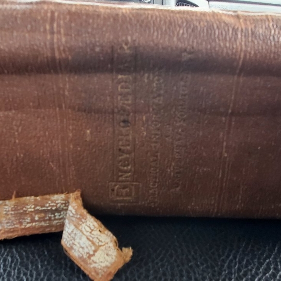 Very old encyclopedia - Picture 4 of 10